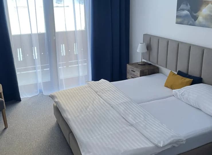 W każdym pokoju jest TV, wifi, sejf, ręczniki