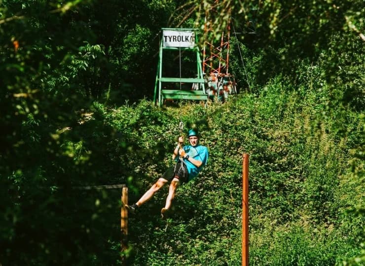 Active Park z tyrolką i parkiem linowym oferuje aktywny relaks