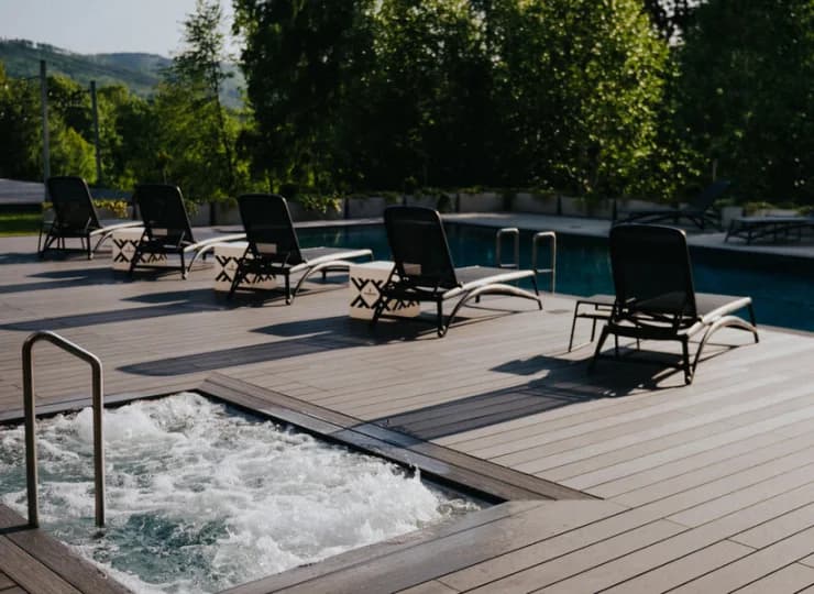 Jest też czynne przez cały rok jacuzzi zewnętrzne