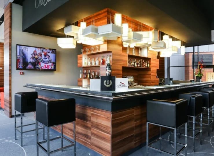 Kulinarną ofertę uzupełnia hotelowy bar ONE&ONLY z wyśmienita kawą i drinkami