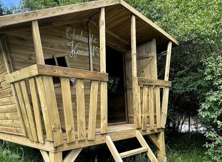 Na placu zabaw czeka m.in. domek do zabawy