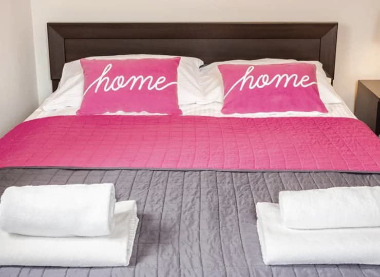 Podwójne łóżko w 6-oosbowym apartamencie classic