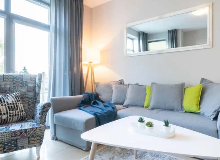 Wnętrza urządzone są w klasycznym stylu i utrzymane w jasnych barwach