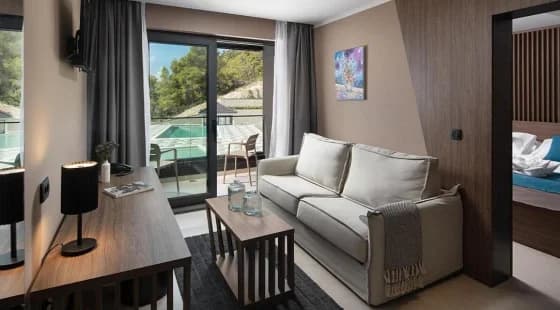 Premium suite 2+2 partial sea view