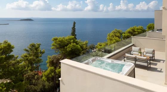 Superior suite jacuzzi sea view