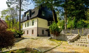 Willa Hanka jest otoczona ogrodem