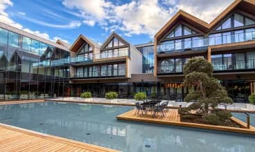 Termy Karkonosze to nowoczesny resort willowo-hotelowy otwarty w 2024 roku