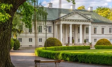 Zanocuj w XVIII-wiecznym zespole pałacowym położonym pod Warszawą