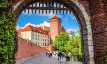 Hotel znajduje się w niewielkiej odległości od Zamku na Wawelu