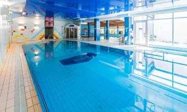 Hotel Lidia to hotel z basenami nad samym morzem w Darłówku
