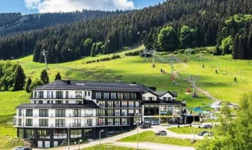 Czarna Góra to całoroczny resort, w którym można uprawiać górskie aktywności