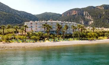 Hotel Sissy znajduje się tuż przy plaży nad Morzem Egejskim