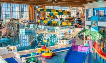 Hotel Swing**** jest położony obok czołowego krytego Parku Wodnego w Polsce