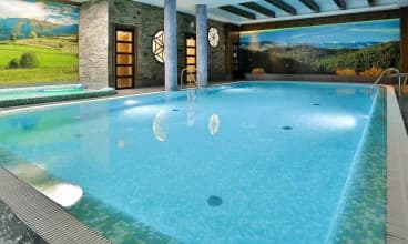 Hotel&SPA Jawor jest położony w cichej okolicy z pięknym widokiem na Babią Górę