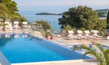 Hotel Malin **** znajduje się przy pięknej plaży na wyspie Krk