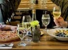 W restauracji można zamawiać różnorodne dania z menu