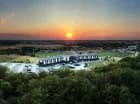 Hotel jest położony na Kaszubach, nieopodal brzegu Bałtyku i Trójmiasta