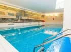 Kryty basen znajduje się w sąsiednim hotelu Premier Kraków****