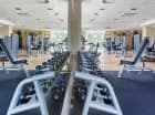 Hotel udostępnia salę fitness ze sprzętem do ćwiczeń