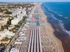 Od 20 kwietnia do września można korzystać z hotelowych leżaków na plaży