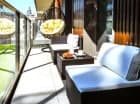 Apartament 4+2 z sauną i tarasem ma wygodne miejsce relaksu na zewnątrz