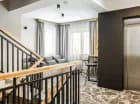 W apartamentach znajduje się winda