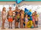 Zatonino jest maskotką resortu, która bawi się z dziećmi