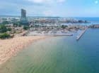 Wystarczy kwadrans spacerem, by dojść na miejską plażę