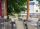 W obiekcie znajduje się drink bar z tarasem
