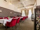 Elegancka restauracja ma widok na miasto
