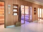 Posiada ona kryty basen kryty, 2 jacuzzi i saunarium