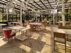 W hotelu znajduje się restauracja Finezja oraz przyjemny ogród zimowy