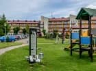 Przygotowano także plac zabaw dla dzieci i urządzenia do ćwiczeń