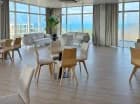 To restauracja panoramiczna na wysokim piętrze