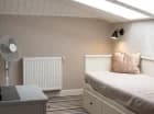 W 2 sypialni apartamentu rodzinnego jest rozkładane łóżko