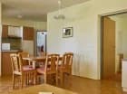 Pokoje w strefie apartamentowej mają dodatkowo aneks kuchenny