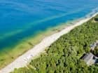Dookoła ośrodka znajdują się tylko las, morze i plaża