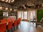 Hotel wyróżnia elegancka sala myśliwska
