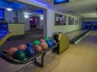 Niewątpliwą rozrywką jest pełnowymiarowy tor bowlingowy