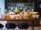 W hotelu znajduje się nowoczesna restauracja z drink barem