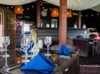 Hotel posiada też klimatyczny zewnętrzny drink bar