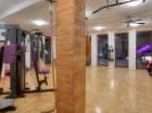 Przygotowano w niej sprzęt do ćwiczeń fitness oraz siłowych