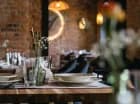 Wnętrza restauracji są stylowe i eleganckie
