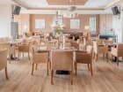 Na terenie obiektu znajduje się restauracja oraz kawiarnia