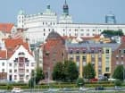 Mieści się tuż obok Zamku Książąt Pomorskich w Szczecinie