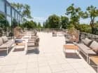 W hotelu jest wiele tarasów, które są znakomitym miejscem na relaks