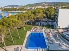 Villa Arausana & Antonina**** znajduje się na półwyspie tuż przy plaży