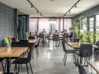 W hotelowej restauracji są serwowane śniadania i obiadokolacje