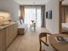 Apartament Junior składa się z pokoju dziennego i osobnej sypialni