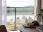 Z niektórych apartamentów możesz oglądać jezioro